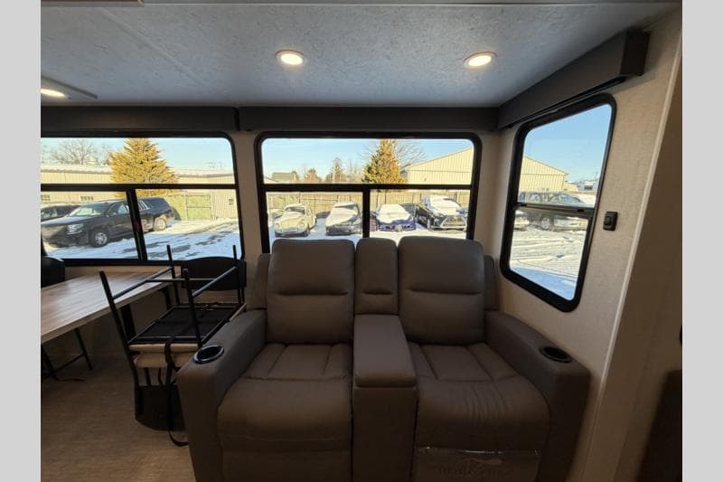 2026 Coachmen 2026 Coachmen Chaparral - thumbnail 11