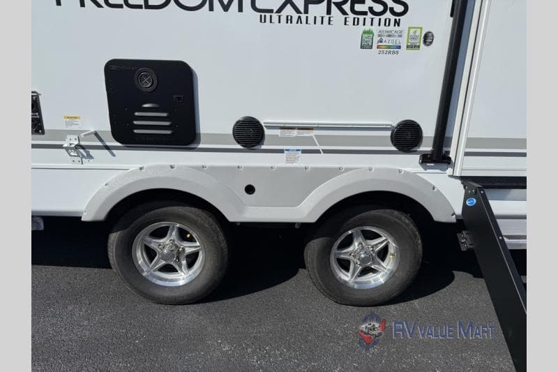 2026 Coachmen 2026 Coachmen Freedom Express Ultra Lite - thumbnail 7
