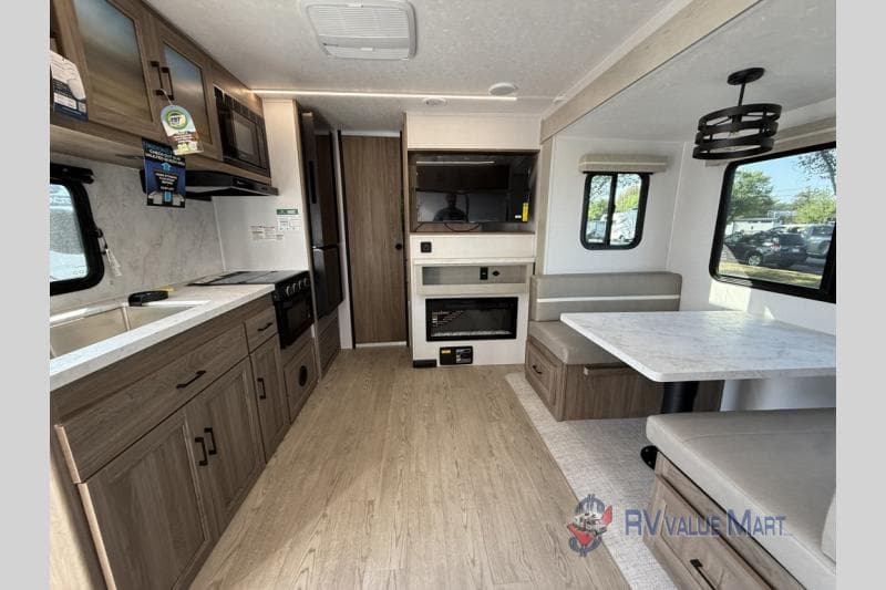 2026 Coachmen 2026 Coachmen Freedom Express Ultra Lite - thumbnail 10