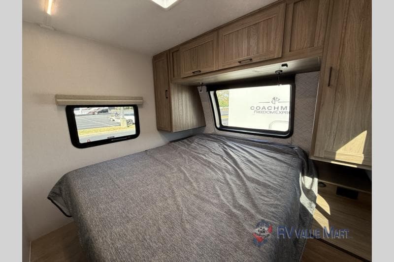 2026 Coachmen 2026 Coachmen Freedom Express Ultra Lite - thumbnail 22