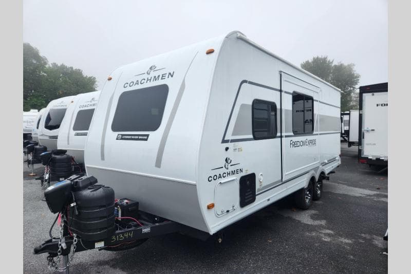 2026 Coachmen 2026 Coachmen Freedom Express Select - thumbnail 4