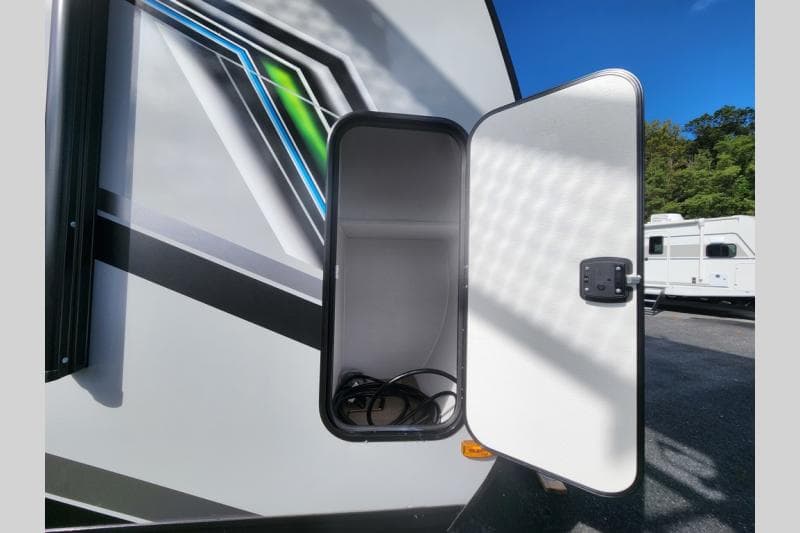 2026 Coachmen 2026 Coachmen Adrenaline - thumbnail 8