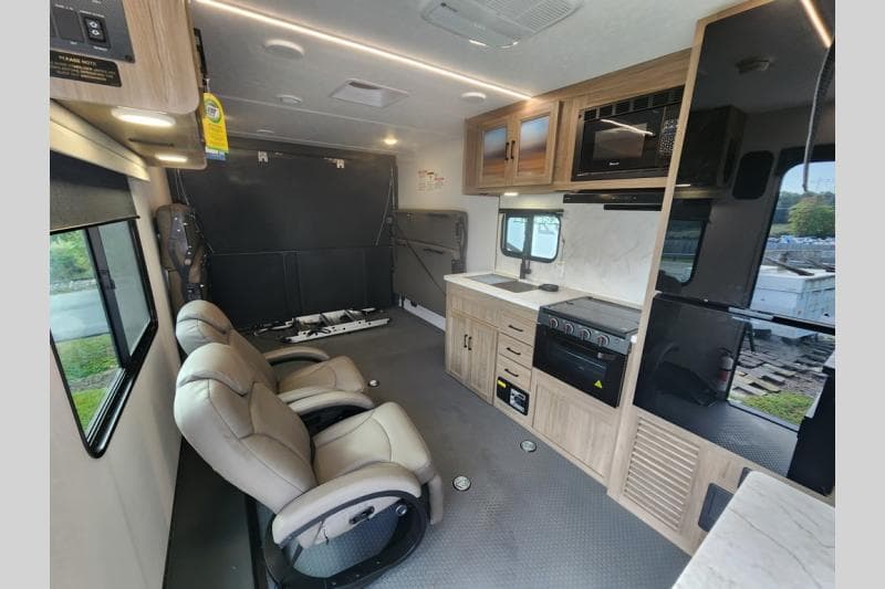 2026 Coachmen 2026 Coachmen Adrenaline - thumbnail 9