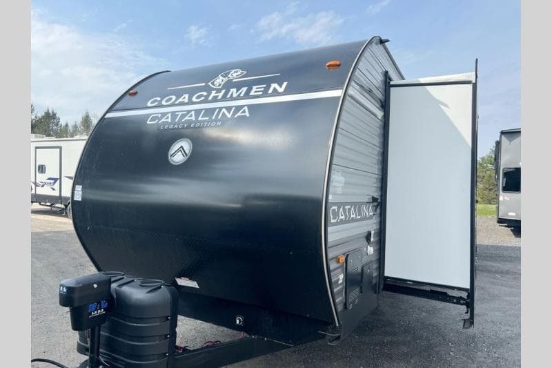 2026 Coachmen 2026 Coachmen Catalina Legacy Edition - thumbnail 3
