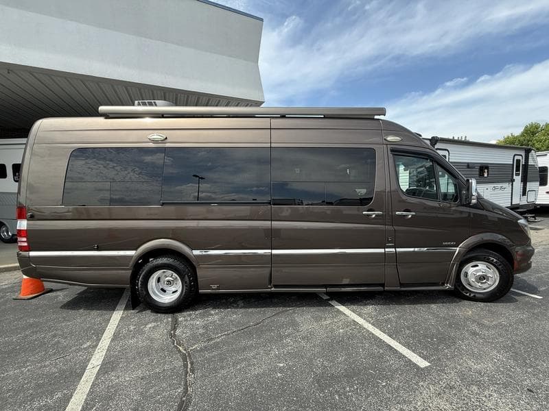 2017 Roadtrek Adventurous C5