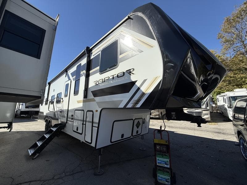 2025 Keystone Raptor 363