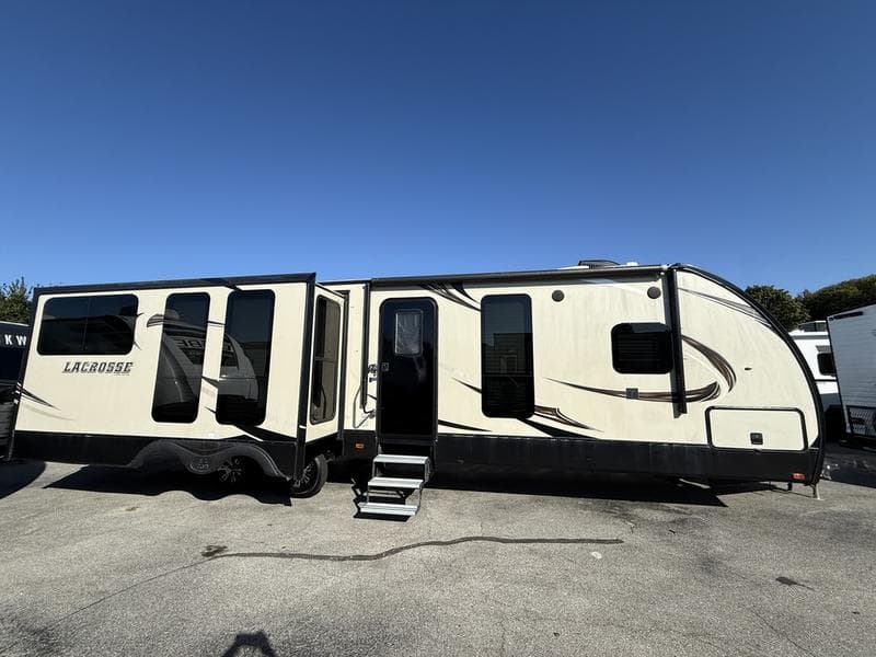 2018 Prime Time LaCrosse Luxury Lite 325REB