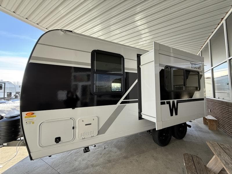 2026 Winnebago 2026 Winnebago Thrive - thumbnail 4