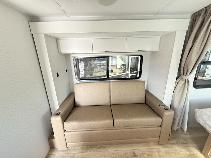 2026 Winnebago 2026 Winnebago Thrive - thumbnail 10