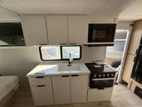 2026 Winnebago 2026 Winnebago Thrive - thumbnail 18