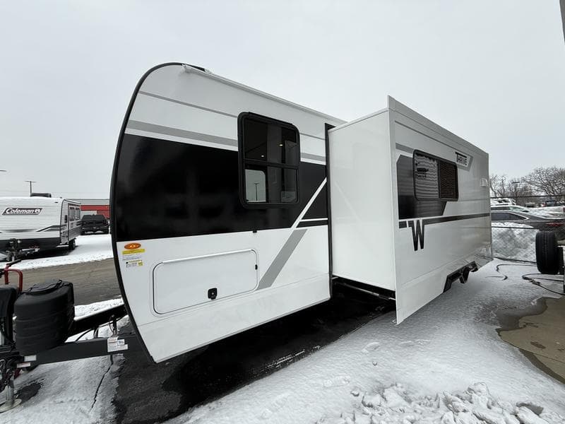 2026 Winnebago 2026 Winnebago Thrive - thumbnail 4