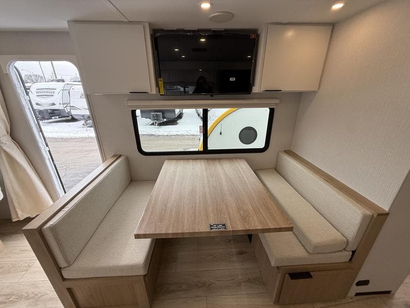 2026 Winnebago 2026 Winnebago Thrive - thumbnail 7