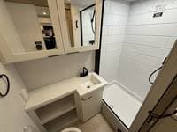 2026 Winnebago 2026 Winnebago Thrive - thumbnail 21
