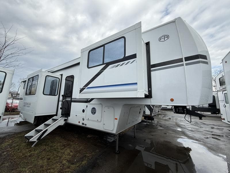 2026 Forest River Cherokee Arctic Wolf 3950SUITE