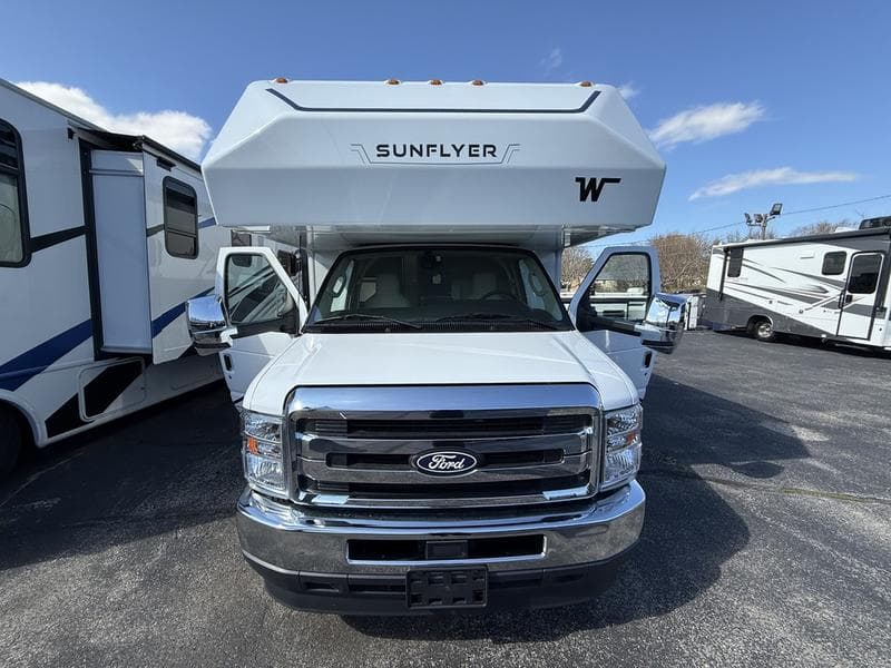 2026 Winnebago 2026 Winnebago Sunflyer - thumbnail 3