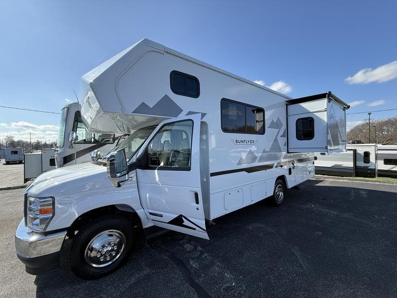 2026 Winnebago 2026 Winnebago Sunflyer - thumbnail 4