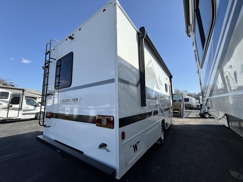 2026 Winnebago 2026 Winnebago Sunflyer - thumbnail 5