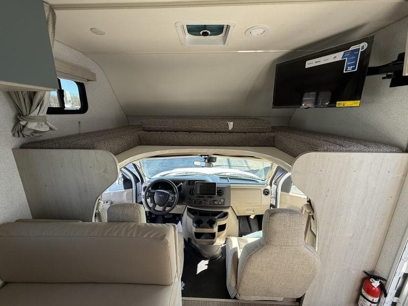 2026 Winnebago 2026 Winnebago Sunflyer - thumbnail 6