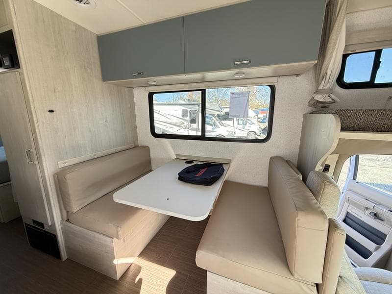 2026 Winnebago 2026 Winnebago Sunflyer - thumbnail 8