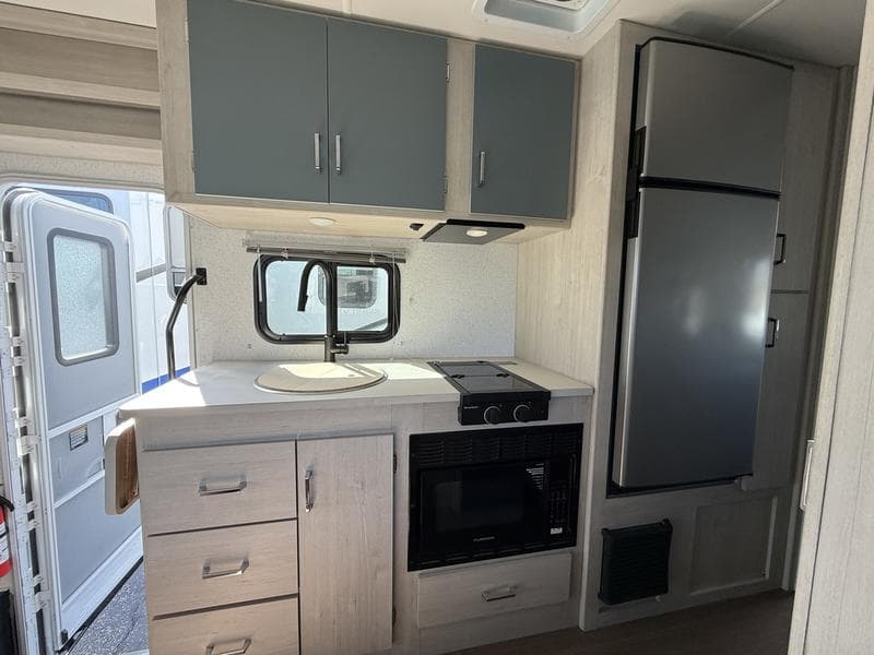 2026 Winnebago 2026 Winnebago Sunflyer - thumbnail 9