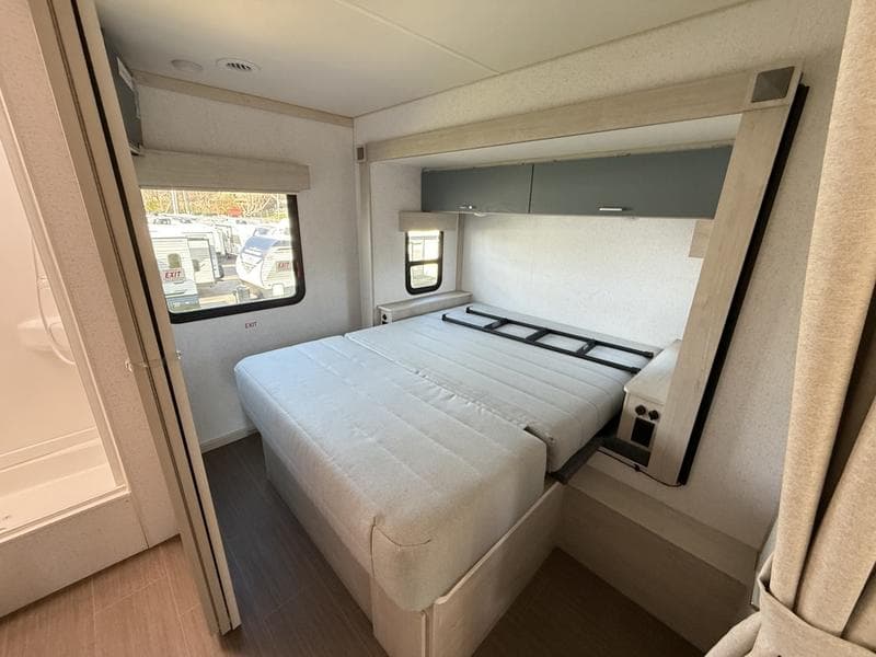 2026 Winnebago 2026 Winnebago Sunflyer - thumbnail 10