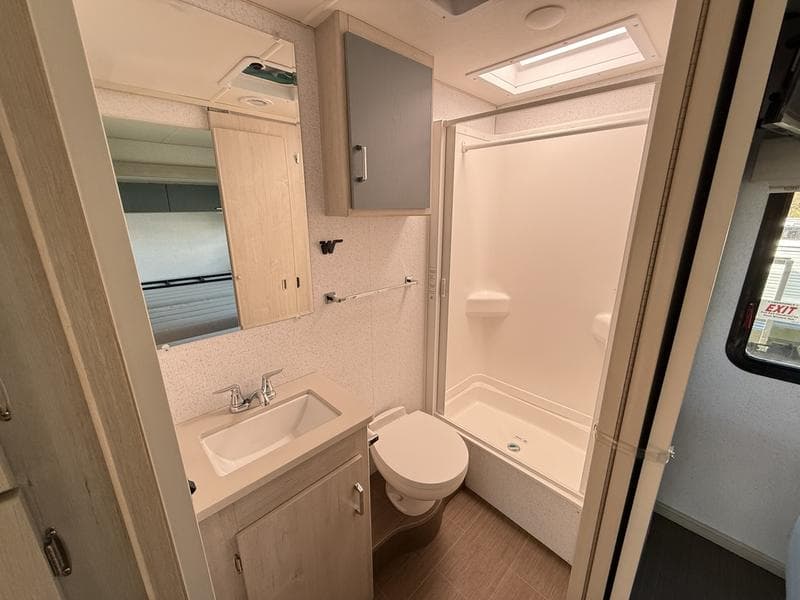 2026 Winnebago 2026 Winnebago Sunflyer - thumbnail 11