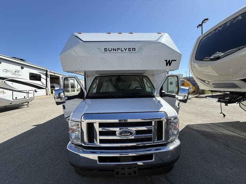 2026 Winnebago 2026 Winnebago Sunflyer - thumbnail 3