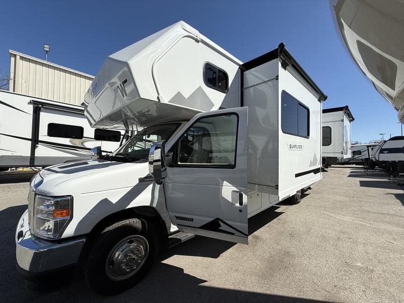2026 Winnebago 2026 Winnebago Sunflyer - thumbnail 4
