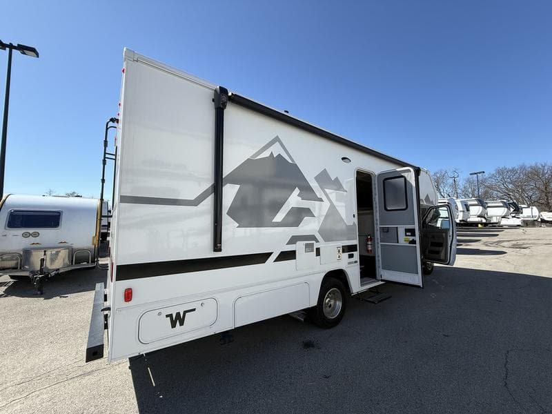 2026 Winnebago 2026 Winnebago Sunflyer - thumbnail 6