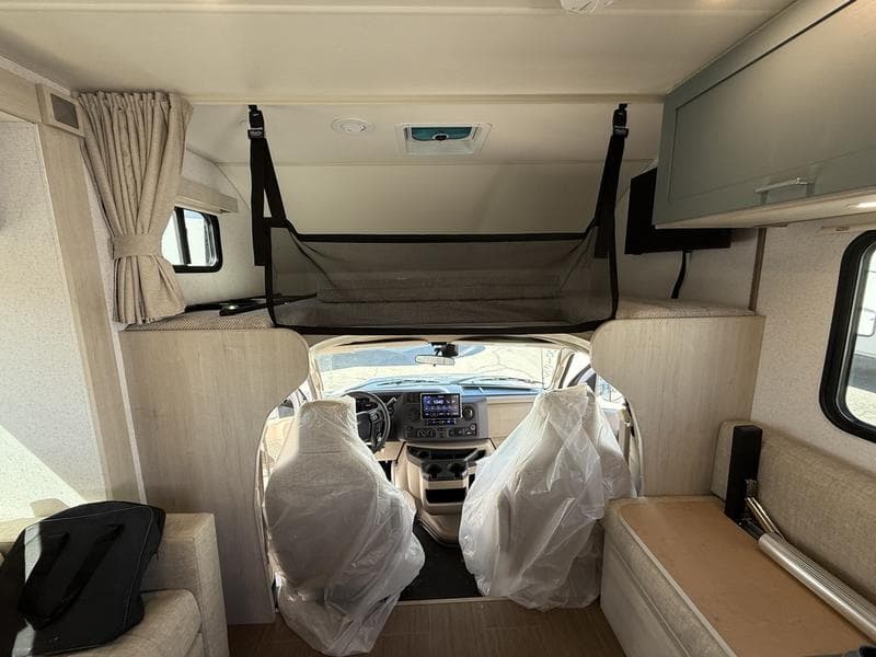 2026 Winnebago 2026 Winnebago Sunflyer - thumbnail 7