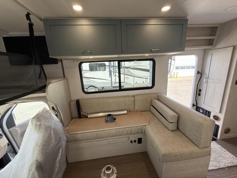 2026 Winnebago 2026 Winnebago Sunflyer - thumbnail 10