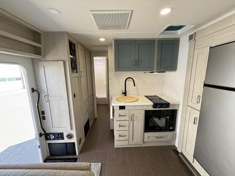 2026 Winnebago 2026 Winnebago Sunflyer - thumbnail 12