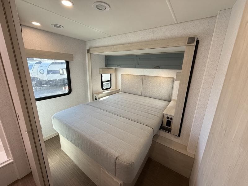 2026 Winnebago 2026 Winnebago Sunflyer - thumbnail 13
