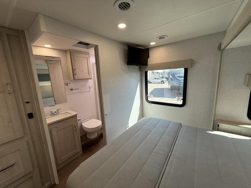 2026 Winnebago 2026 Winnebago Sunflyer - thumbnail 14