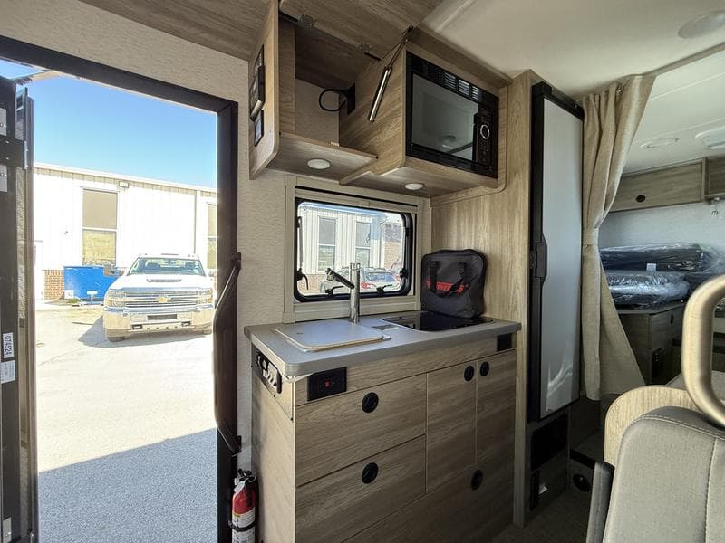 2027 Winnebago 2027 Winnebago Ekko - thumbnail 12