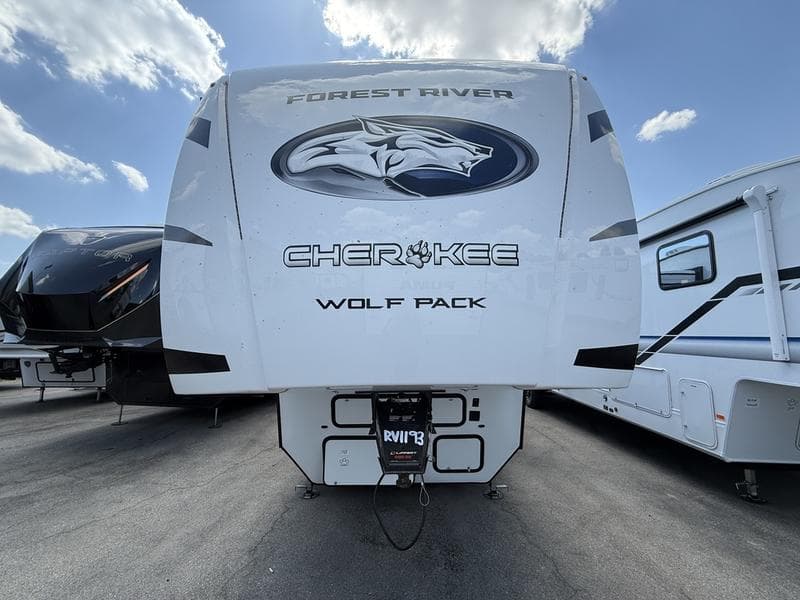 2026 Forest River 2026 Forest River Cherokee Wolf Pack - thumbnail 3