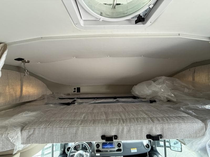 2027 Winnebago 2027 Winnebago View - thumbnail 10