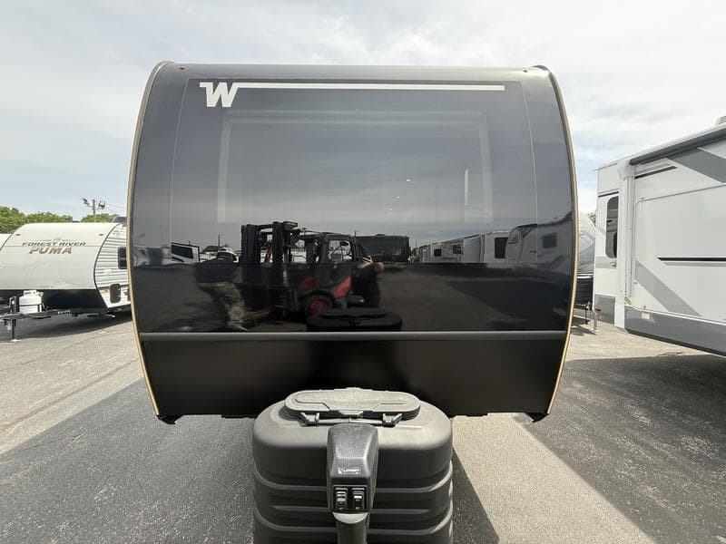 2026 Winnebago 2026 Winnebago Thrive - thumbnail 3