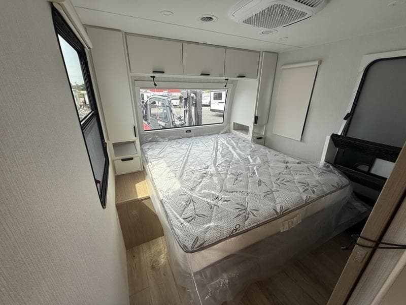 2026 Winnebago 2026 Winnebago Thrive - thumbnail 8
