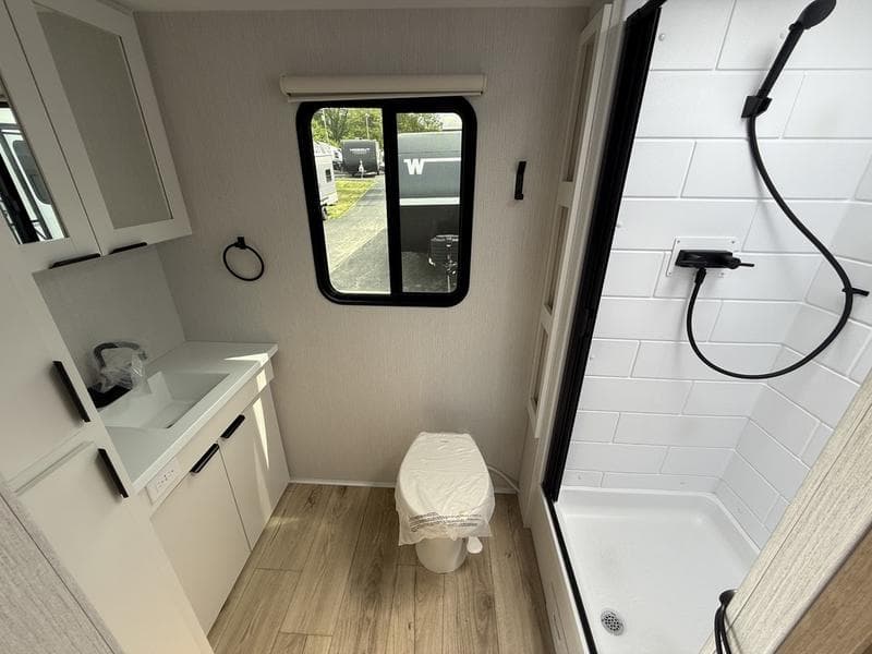 2026 Winnebago 2026 Winnebago Thrive - thumbnail 9