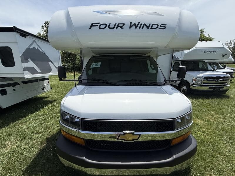 2027 Thor Motor Coach 2027 Thor Motor Coach Four Winds - thumbnail 3