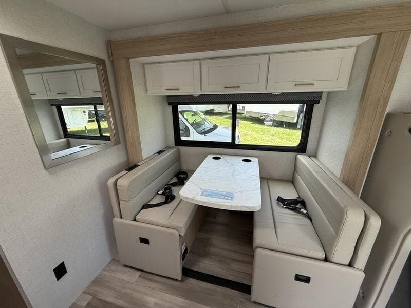 2027 Thor Motor Coach 2027 Thor Motor Coach Four Winds - thumbnail 8