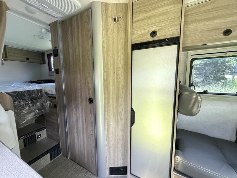2027 Winnebago 2027 Winnebago Ekko - thumbnail 11