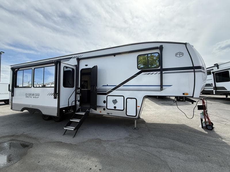 2025 Forest River Cherokee Arctic Wolf 331BH