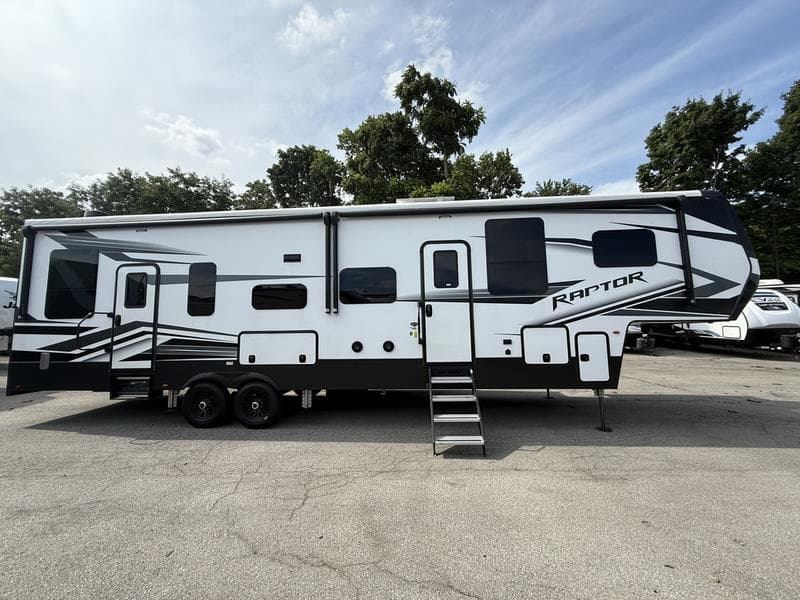 2022 Keystone Raptor 362