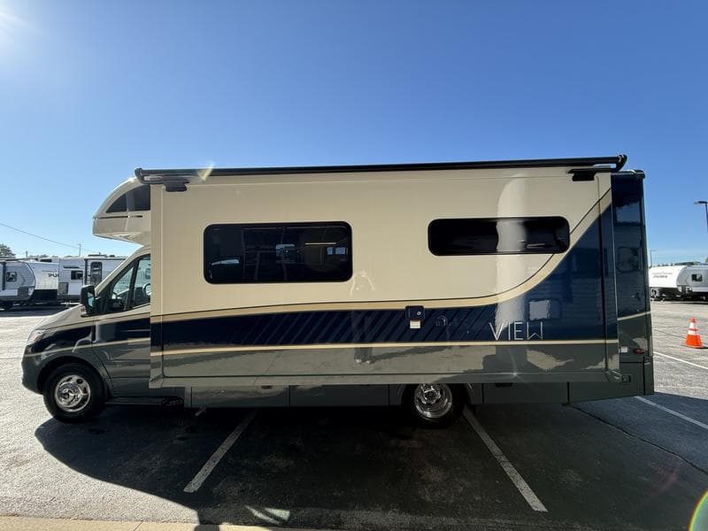 2027 Winnebago 2027 Winnebago View - thumbnail 4