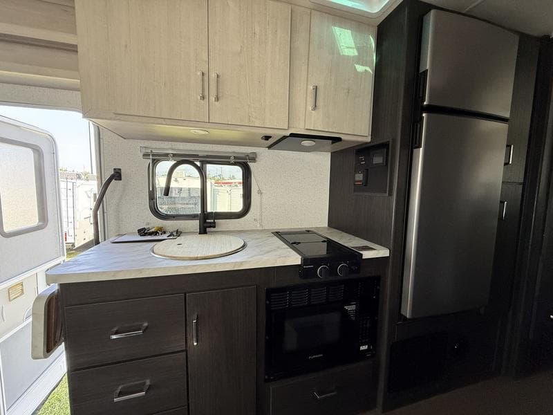 2027 Winnebago 2027 Winnebago Sunflyer - thumbnail 10