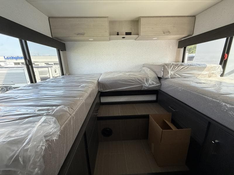 2027 Winnebago 2027 Winnebago Sunflyer - thumbnail 12