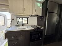 2027 Winnebago 2027 Winnebago Sunflyer - thumbnail 23