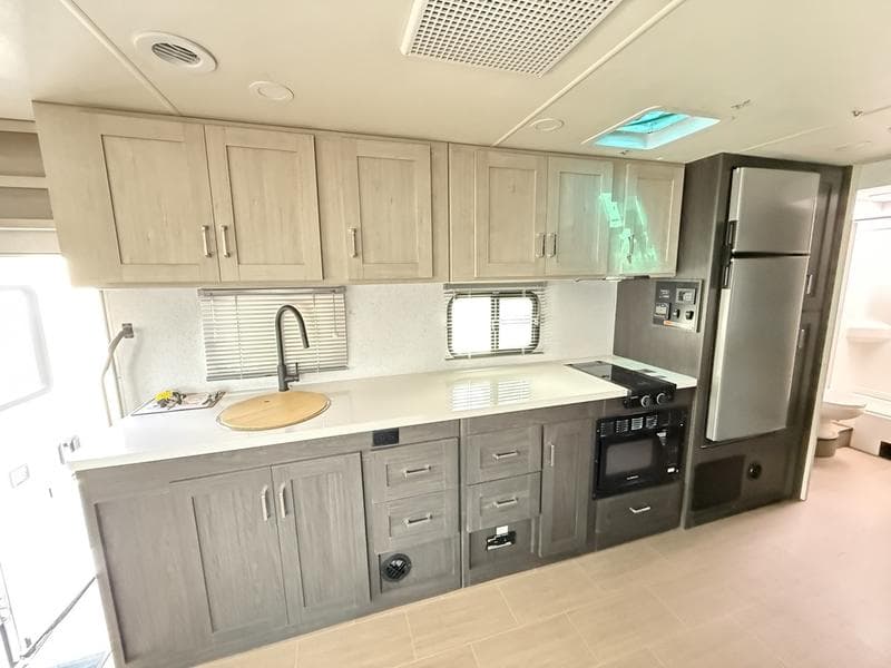 2027 Winnebago 2027 Winnebago Sunflyer - thumbnail 10
